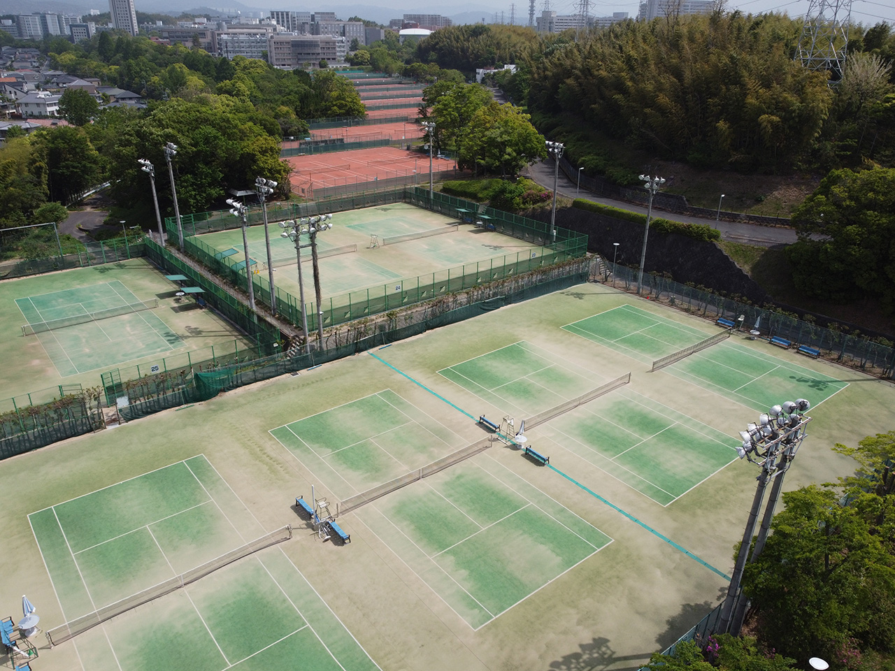 レンタルコート シーズ万博テニスガーデン校 大阪府吹田市の万博公園にあるテニススクールです 初心者から経験者の方までテニスをお楽しみいただける豊富なクラス設定をご用意しております
